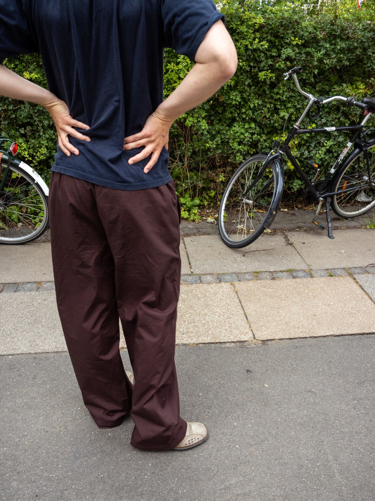 Peter is 188 cm tall and wears size L. | dark brown