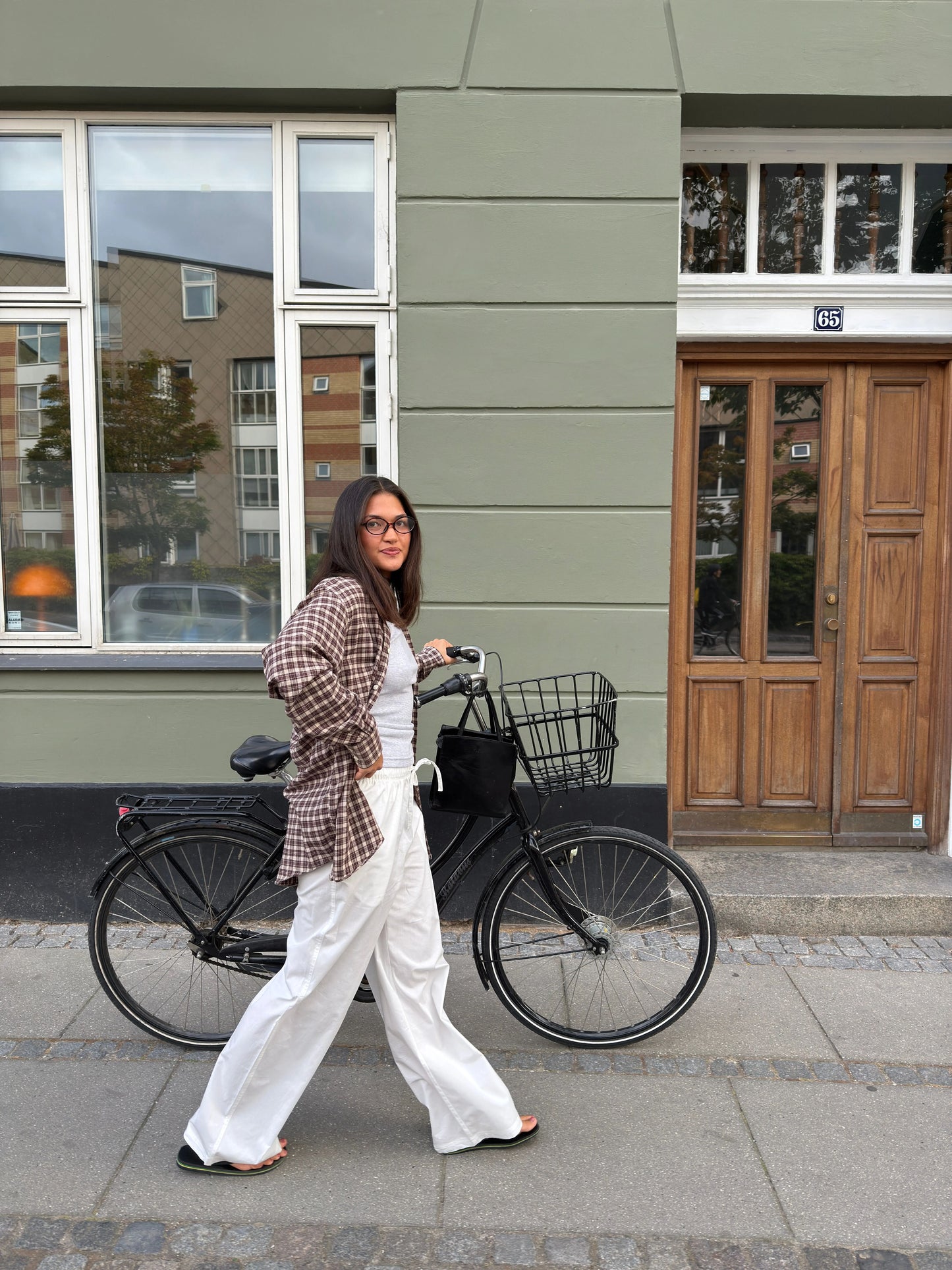 Katja is 170 cm tall and wears size M. | white