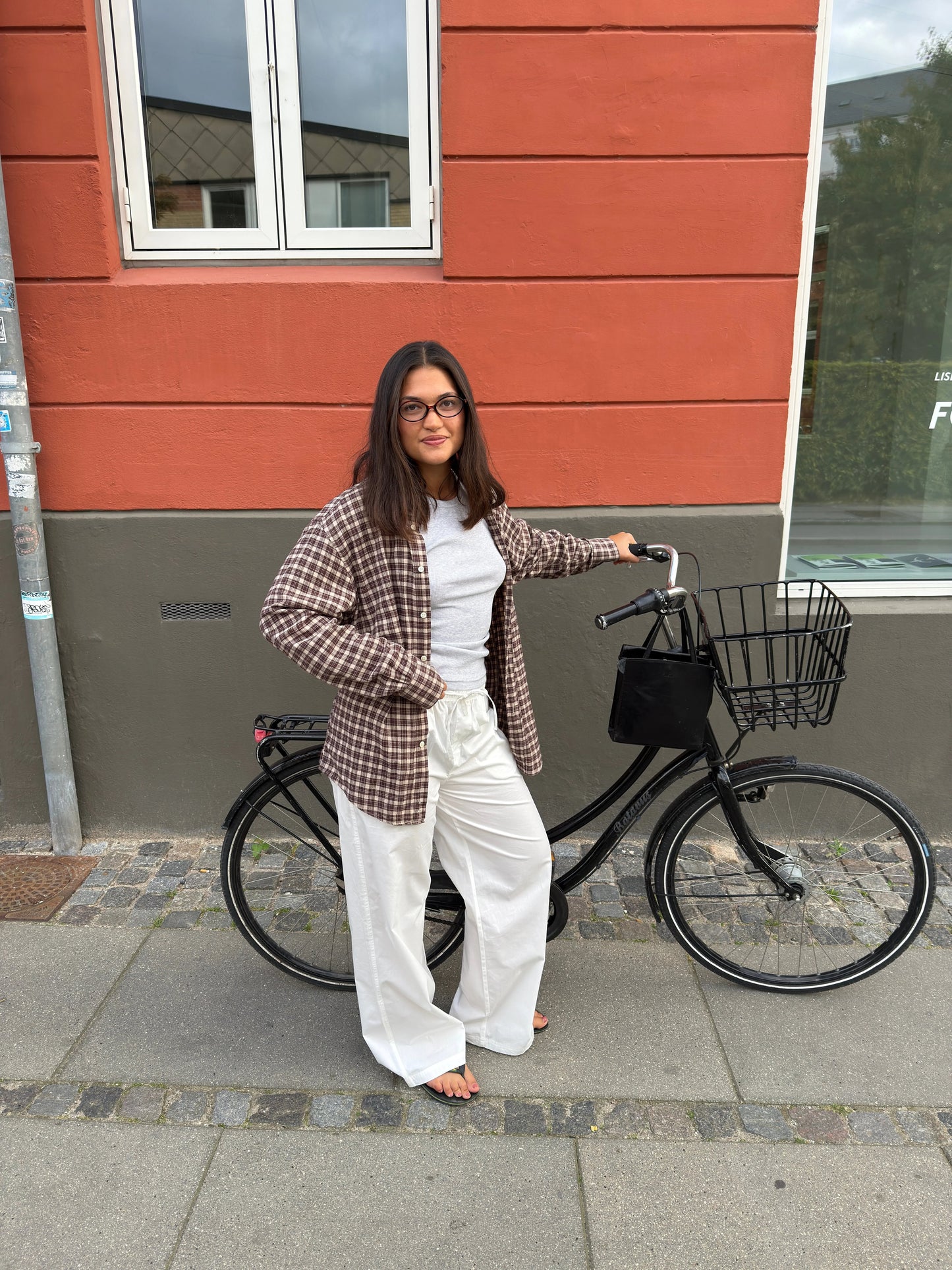 Katja is 170 cm tall and wears size M. | white