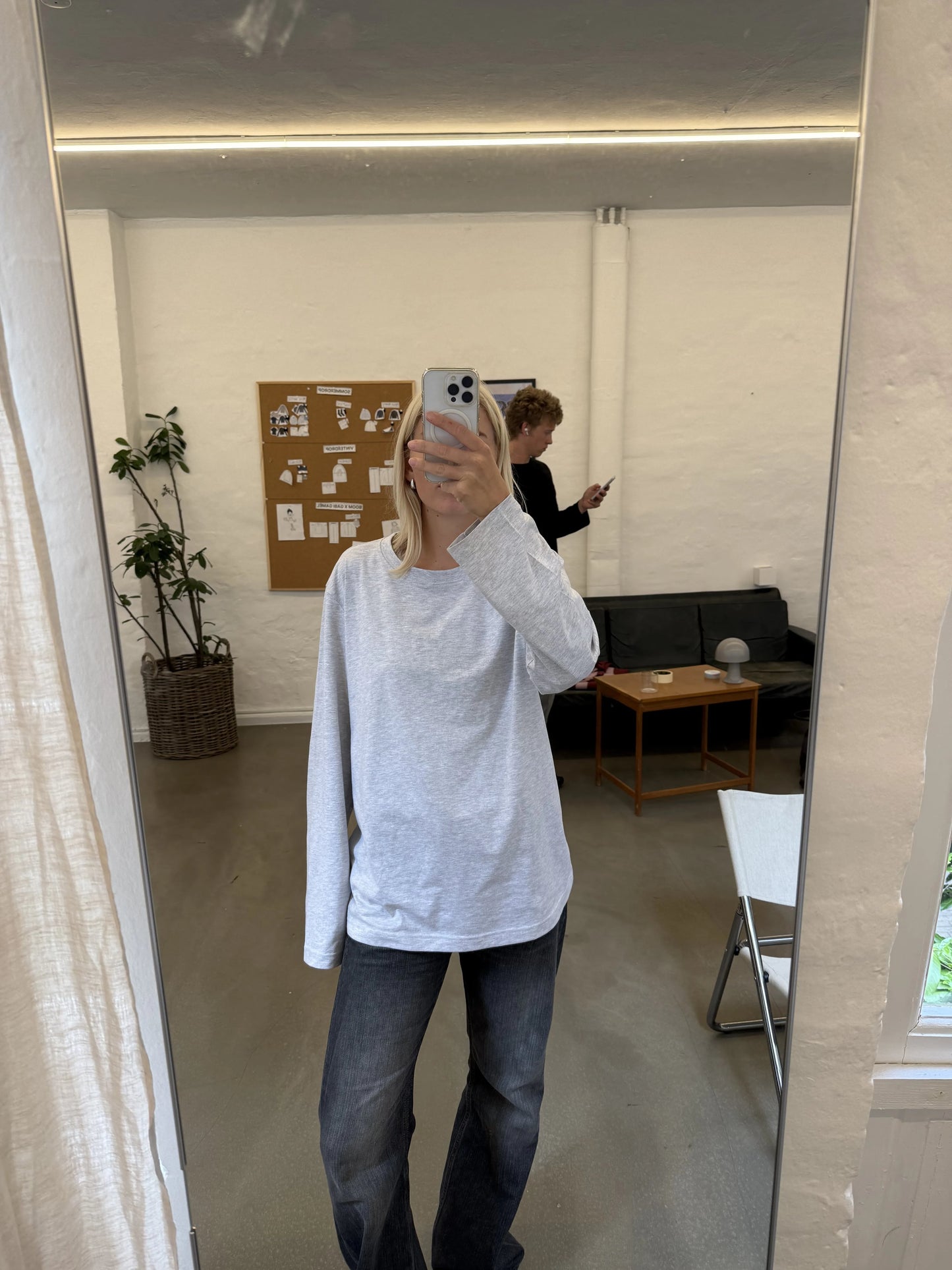 Sofie is 170 cm tall and wears size L. | grey