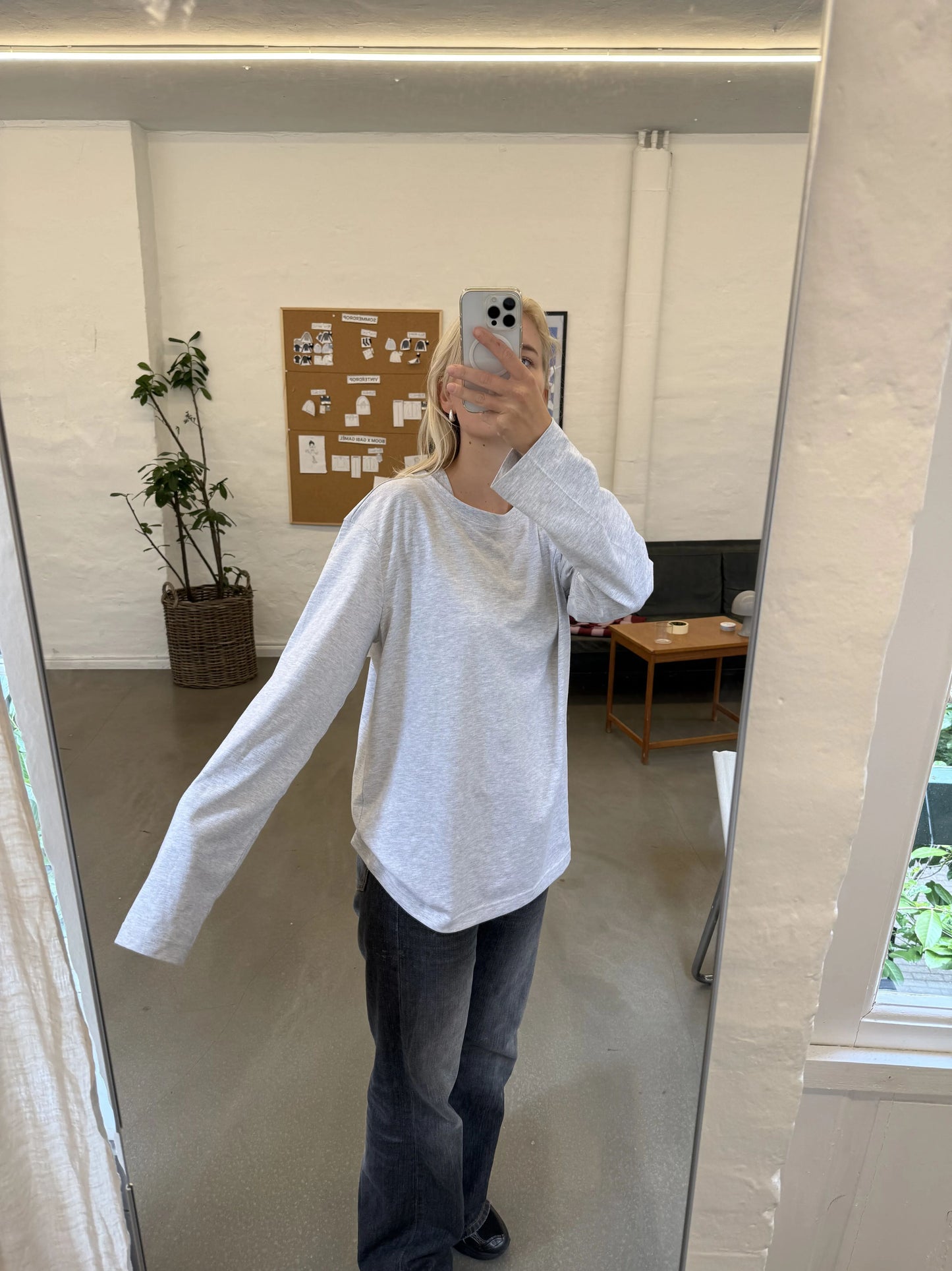 Sofie is 170 cm tall and wears size L. | grey