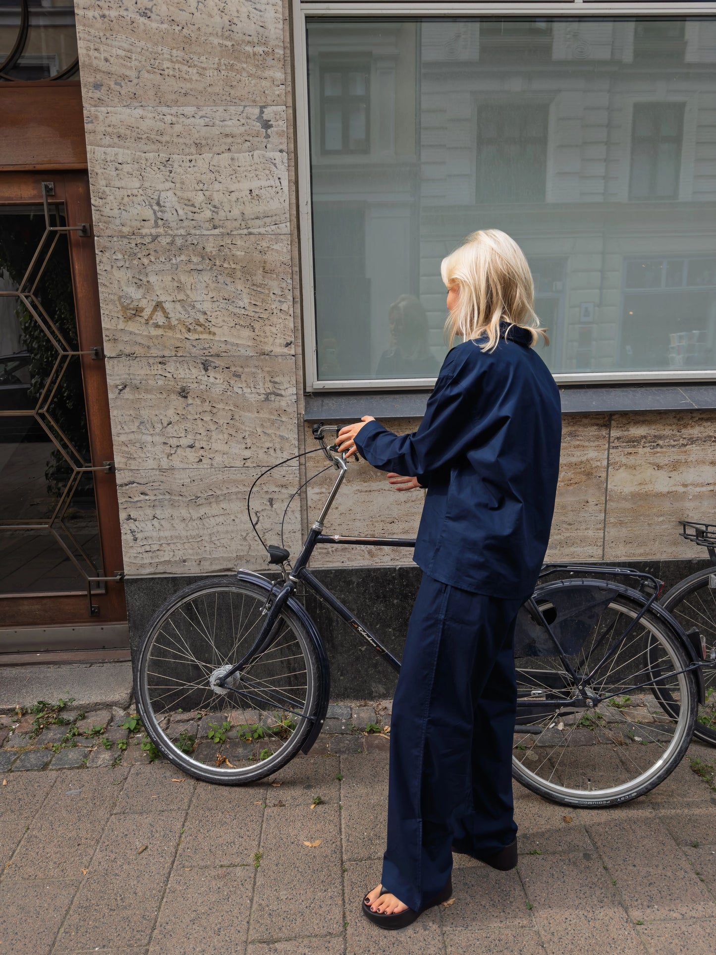 Sofie is 170 cm tall and wears size M. | navy