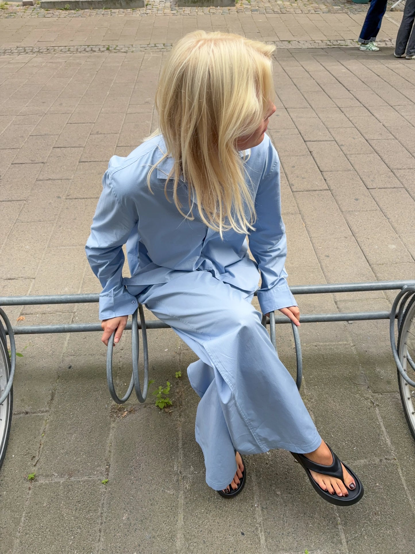 Sofie is 170 cm tall and wears size M. | light blue