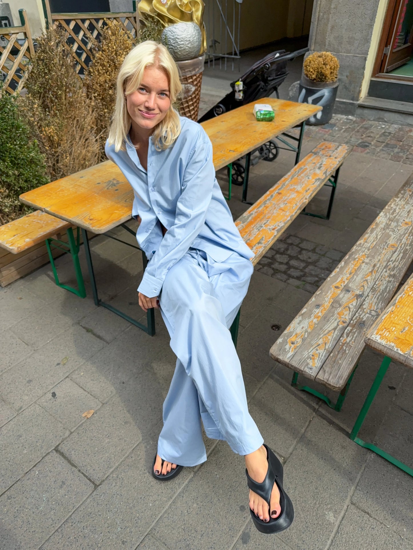 Sofie is 170 cm tall and wears size M. | light blue