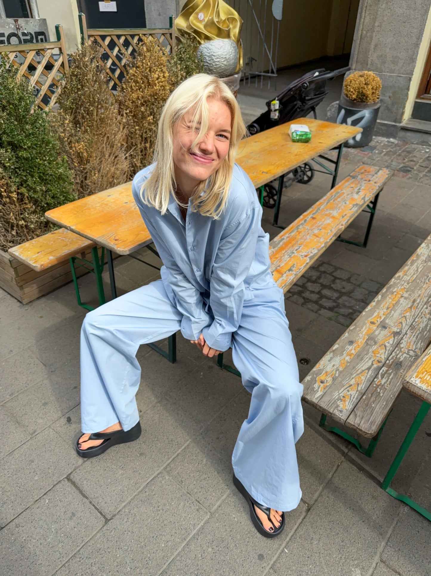 Sofie is 170 cm tall and wears size M. | light blue