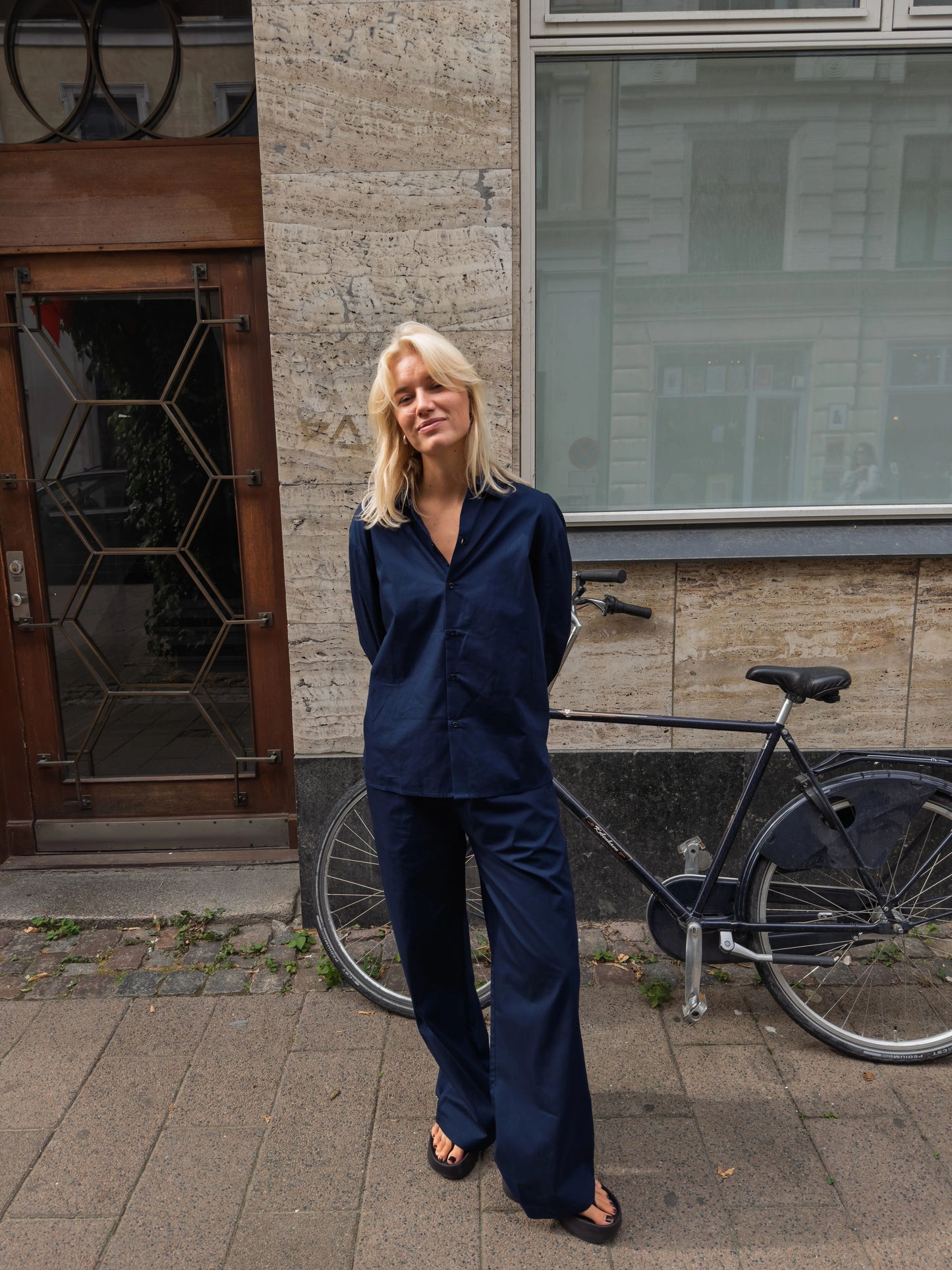 Sofie is 170 cm tall and wears size M. | navy