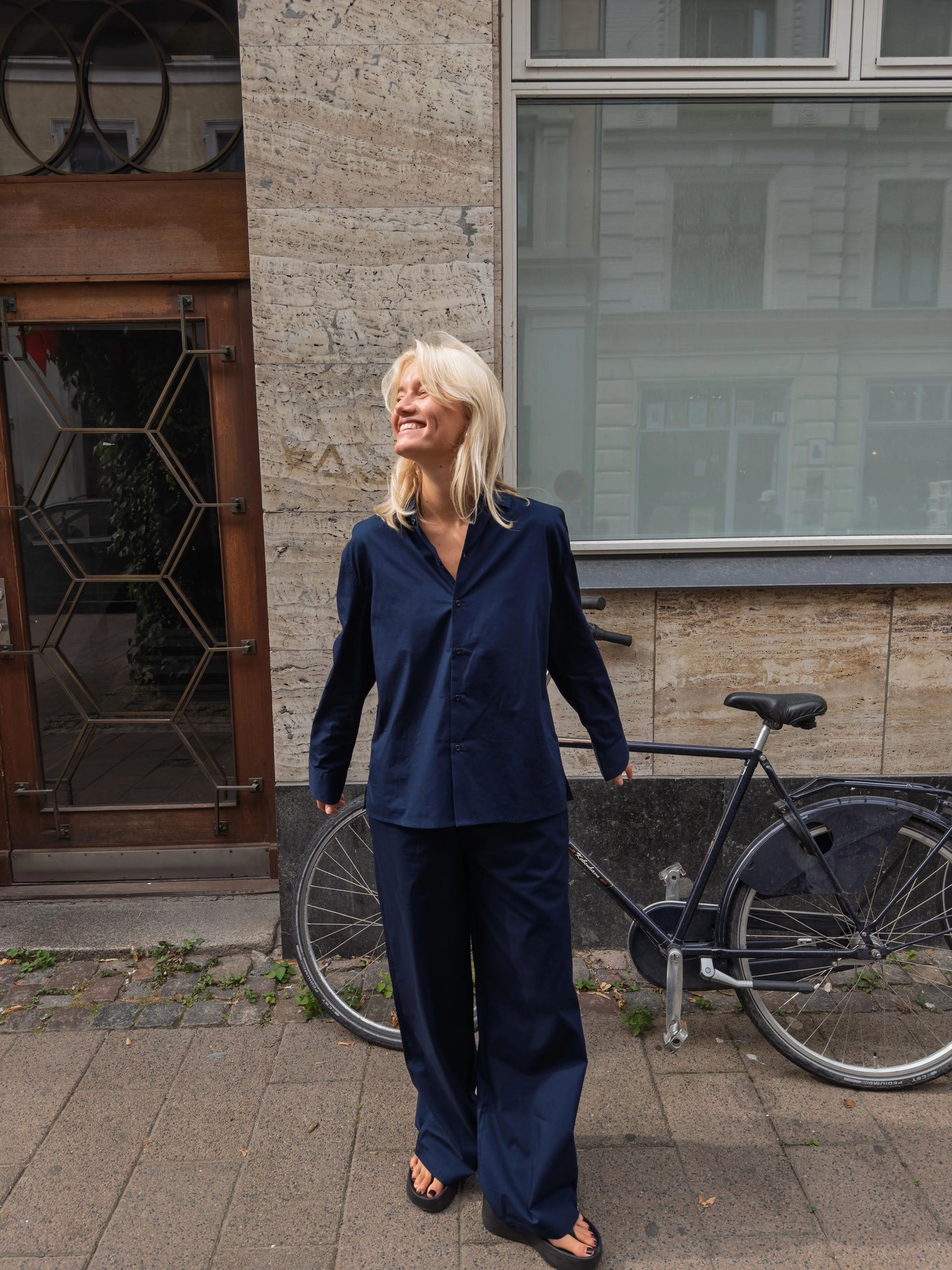 Sofie is 170 cm tall and wears size M. | navy