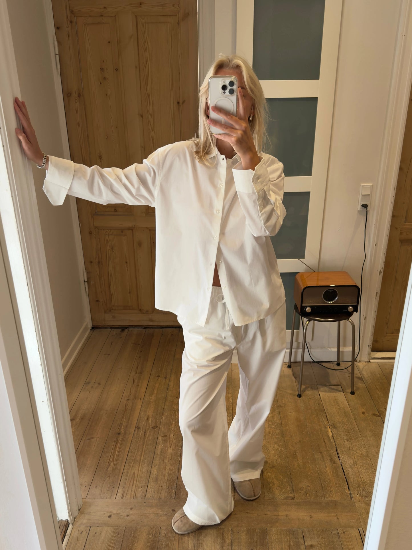 Sofie is 170 cm tall and wears size M. | white