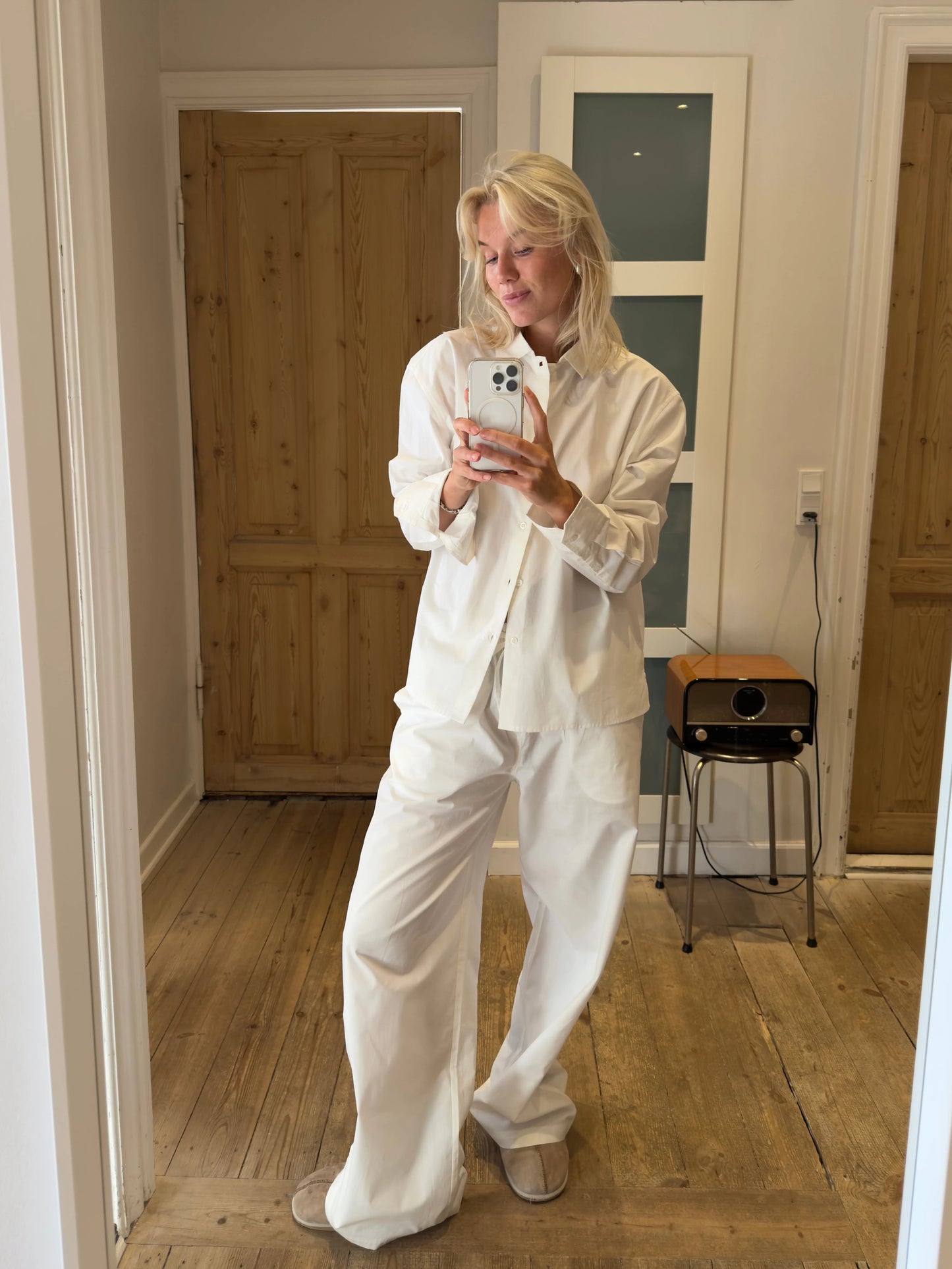 Sofie is 170 cm tall and wears size M. | white