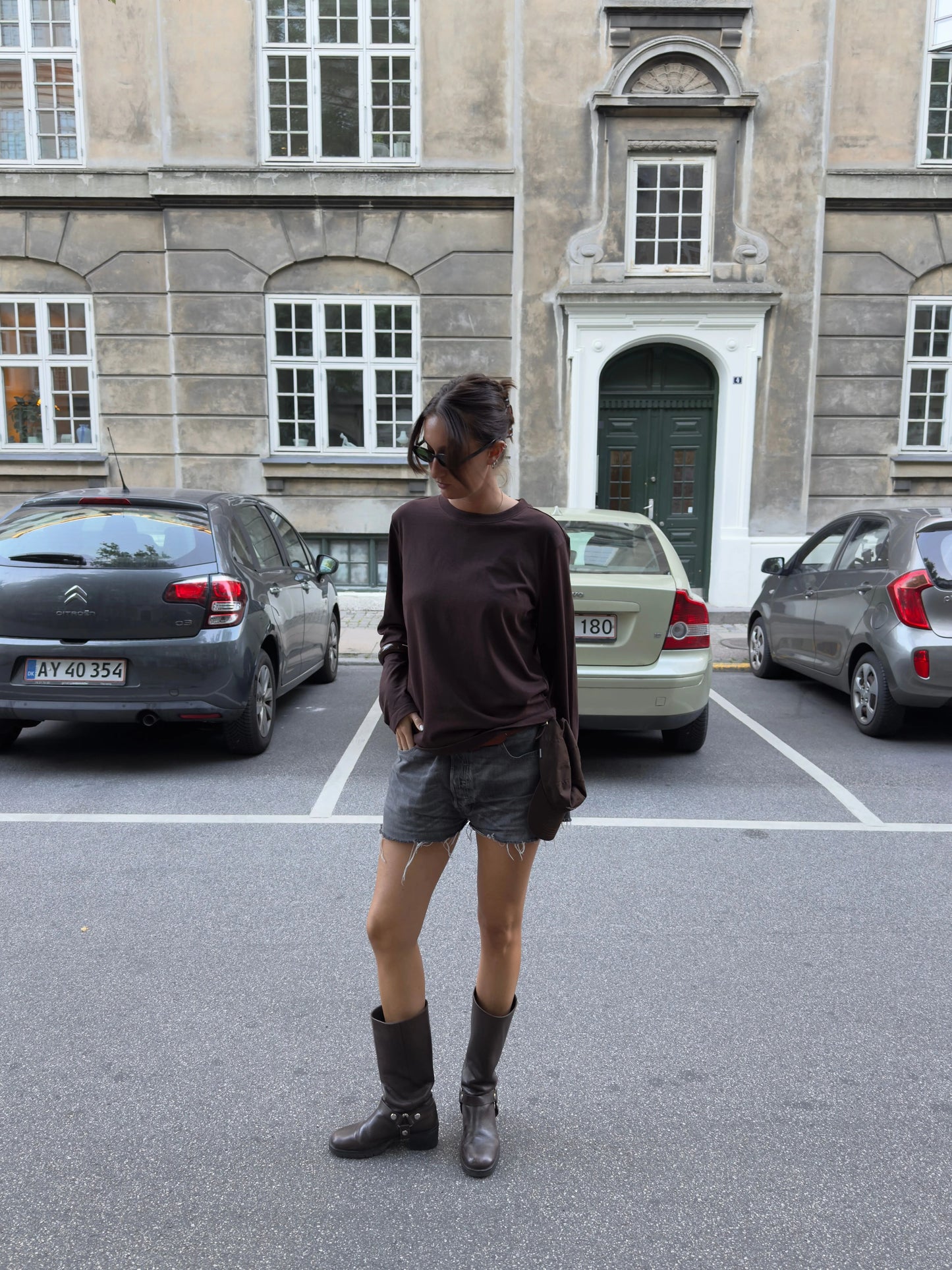 Rose is 176 cm tall and wears size M. | dark brown