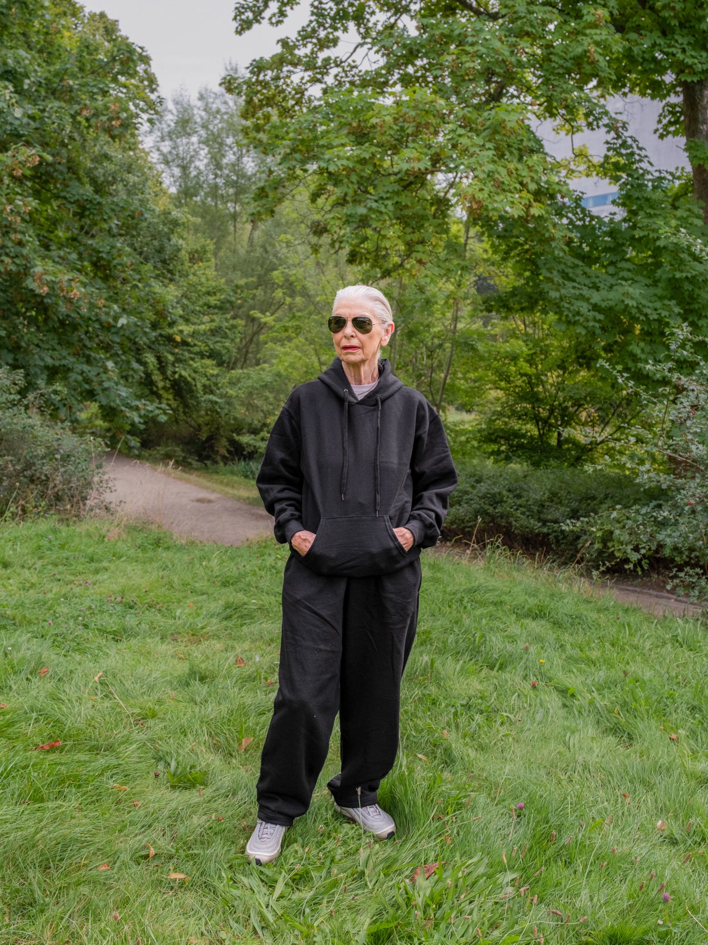 Nellie is 167 cm tall and wears size M. | black