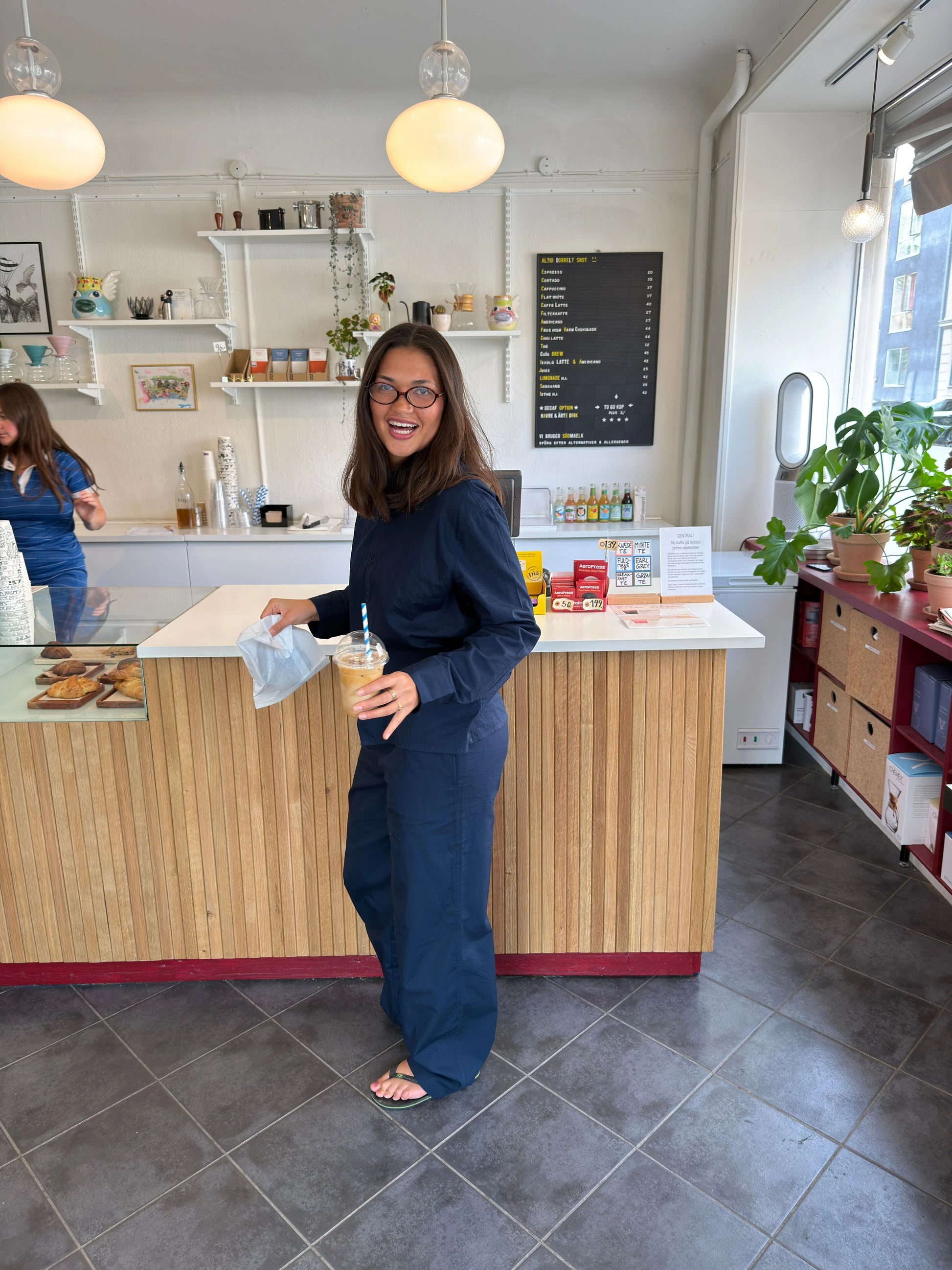 Katja is 170 cm tall and wears size M. | navy