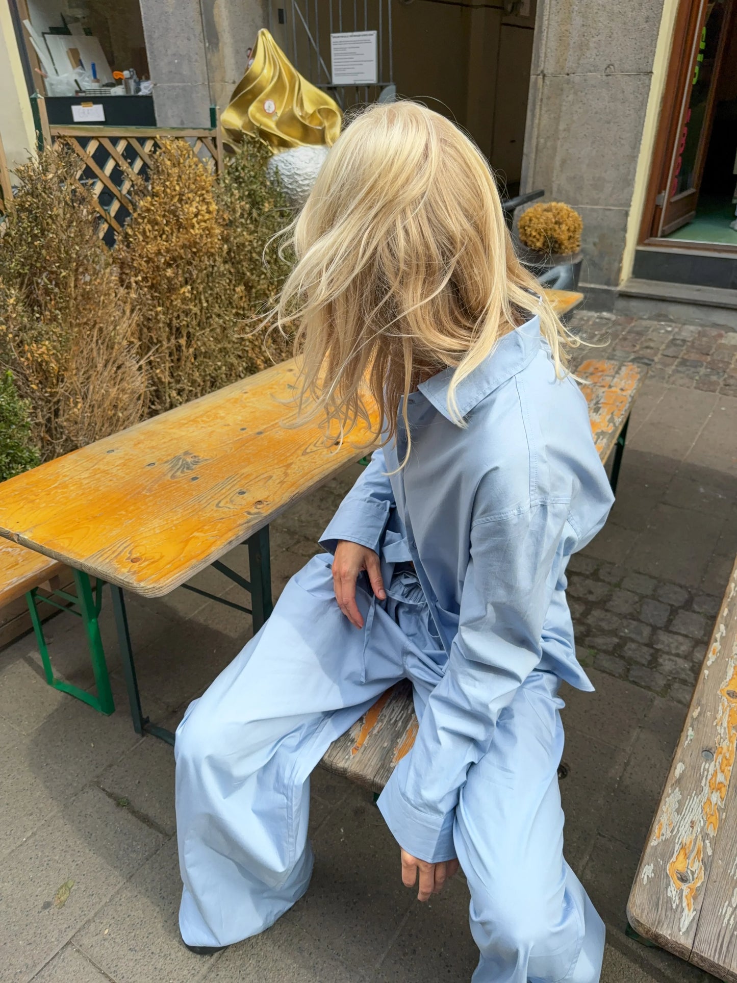 Sofie is 170 cm tall and wears size M. | light blue