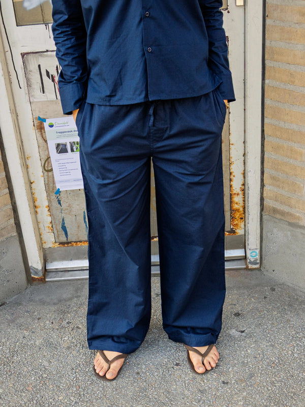 Kajsa is 174 cm tall and wears size S. | navy