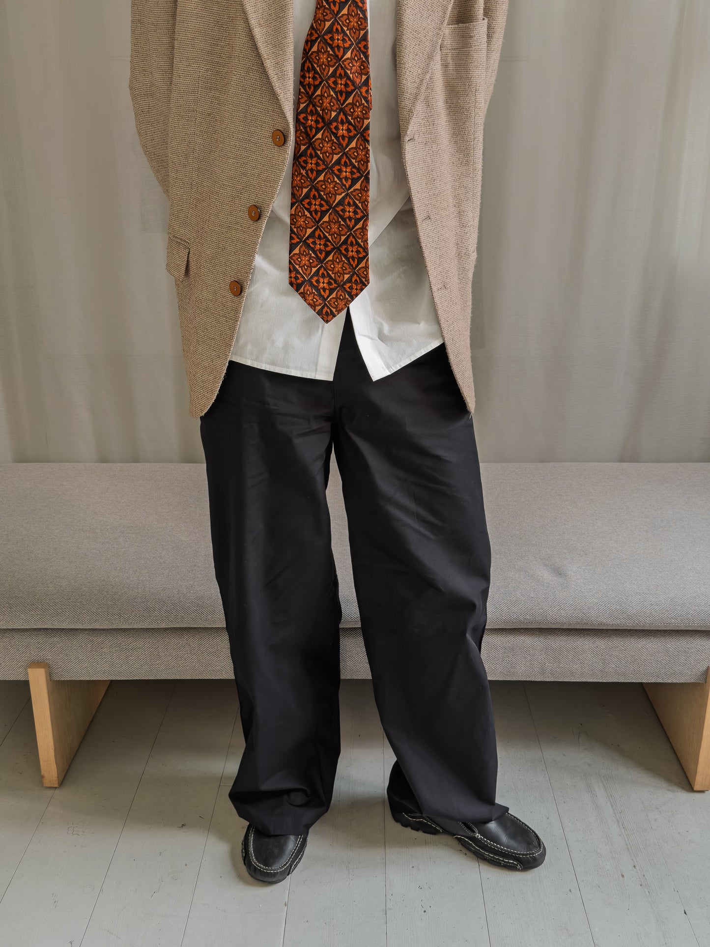 Oliver is 185 cm tall and wears size L. | black