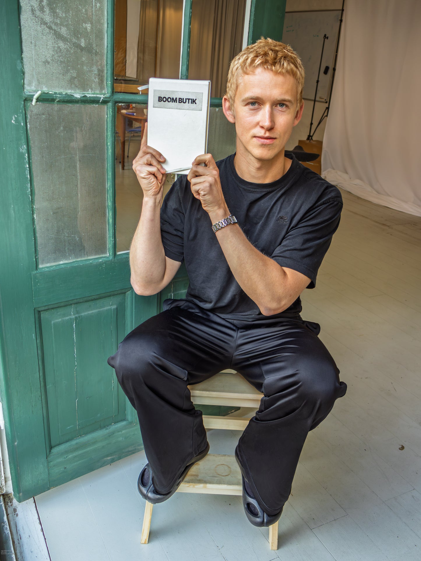 Peter is 188 cm tall and wears size XL. | black