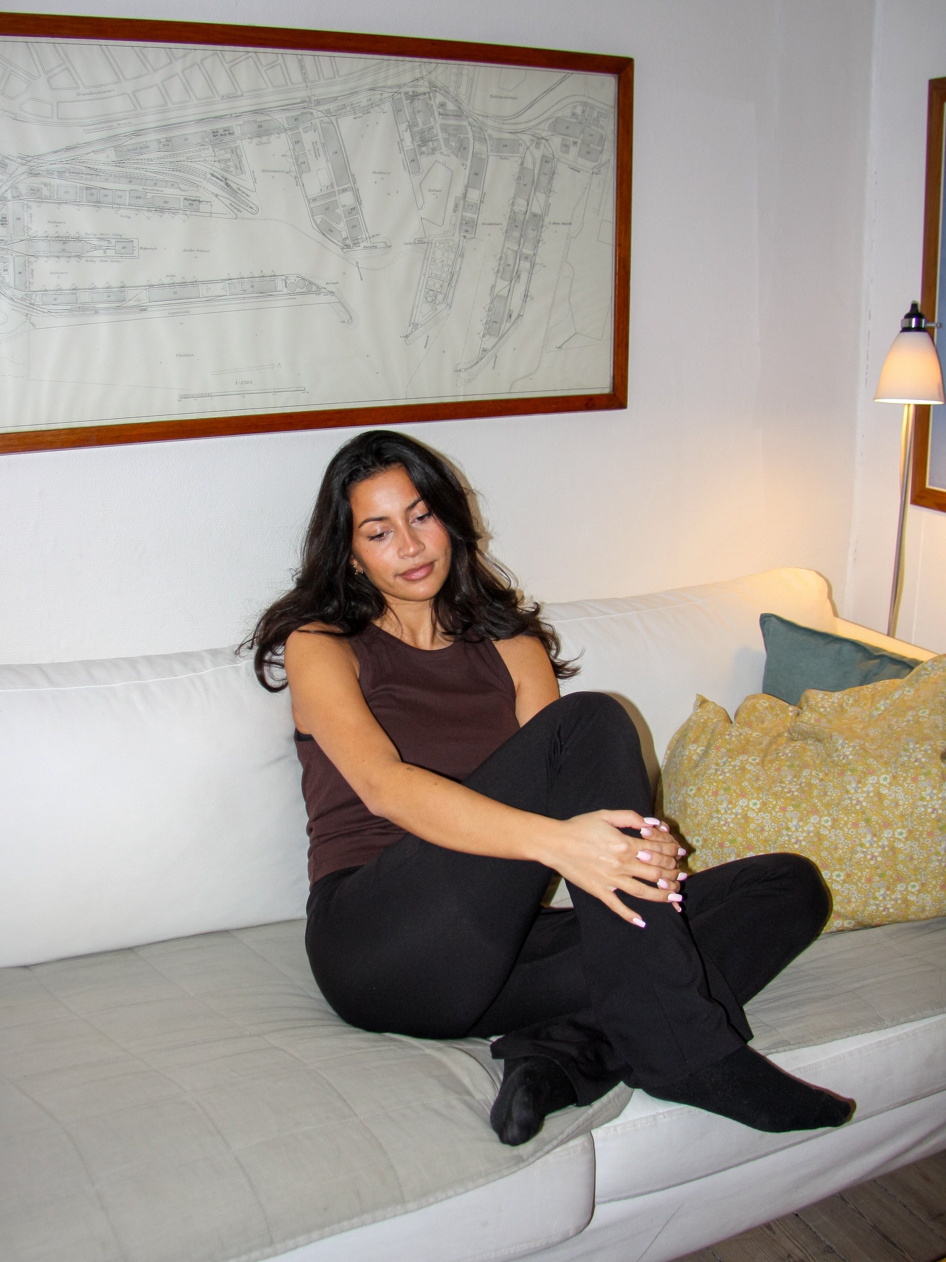 Sofie is 165 cm tall and wears size S. | dark brown