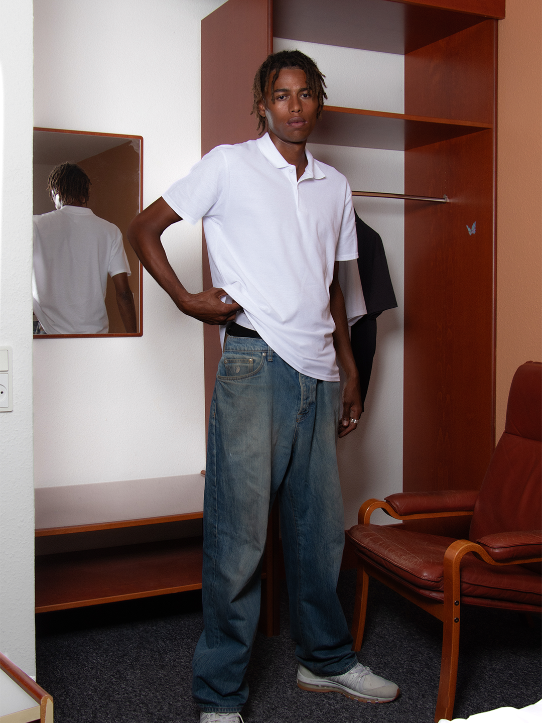 Youssouf is 189 cm tall and wears size L men fit | men white