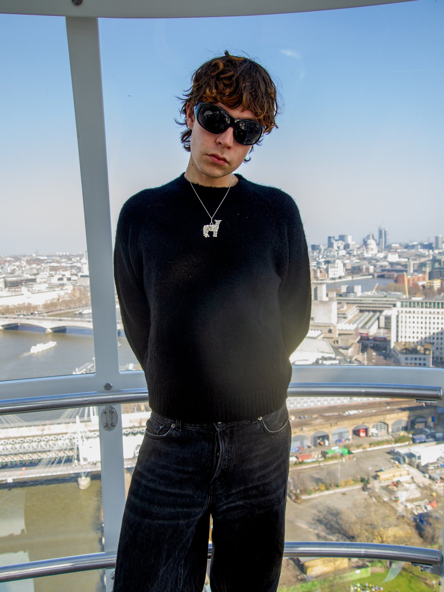 Alex is 190 cm tall and wears size M. | black
