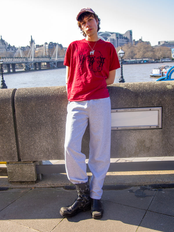Alex is 190 cm tall and wears size M. | grey