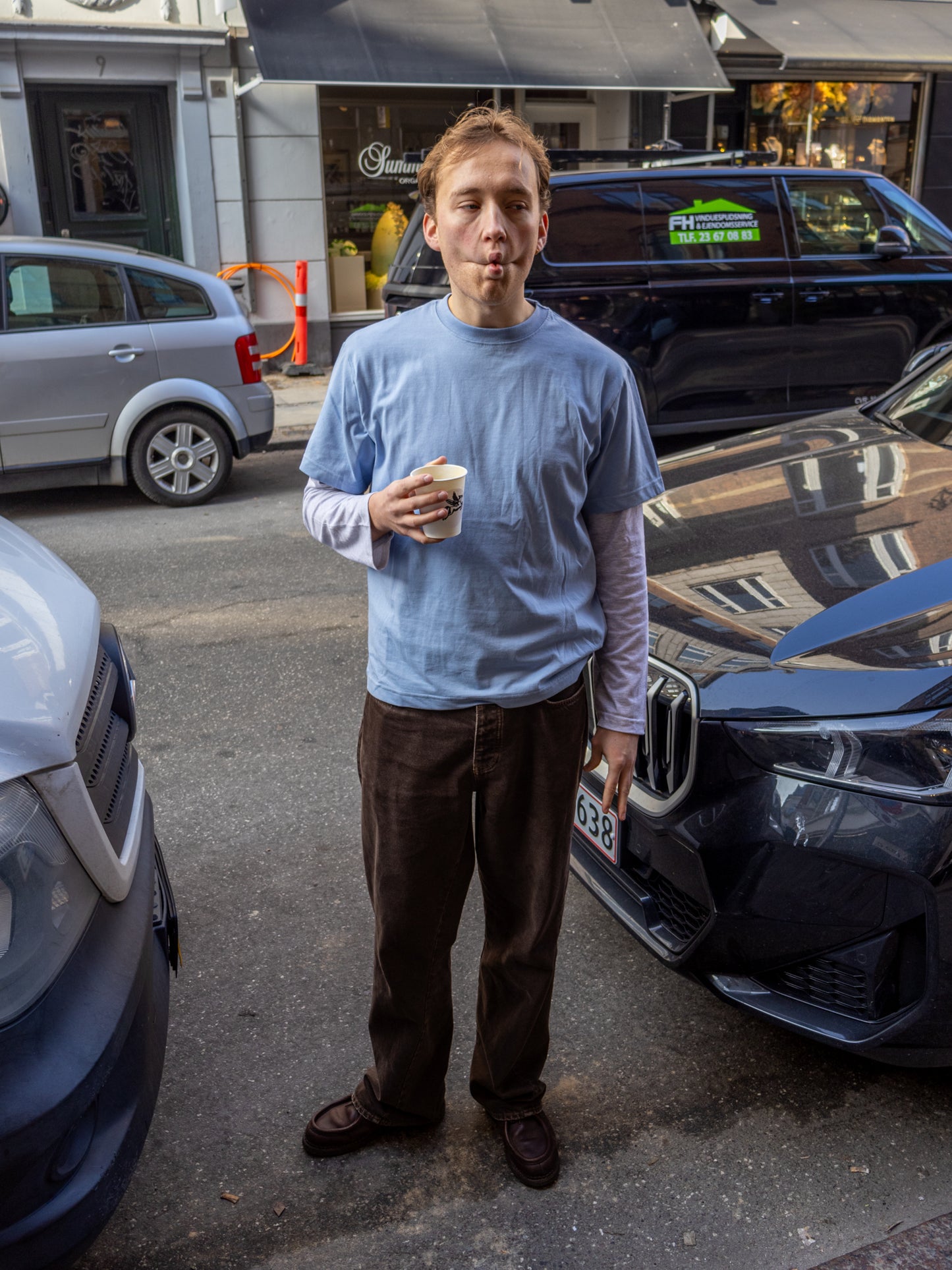 Eliot is 184 cm tall and wears size L. | light blue