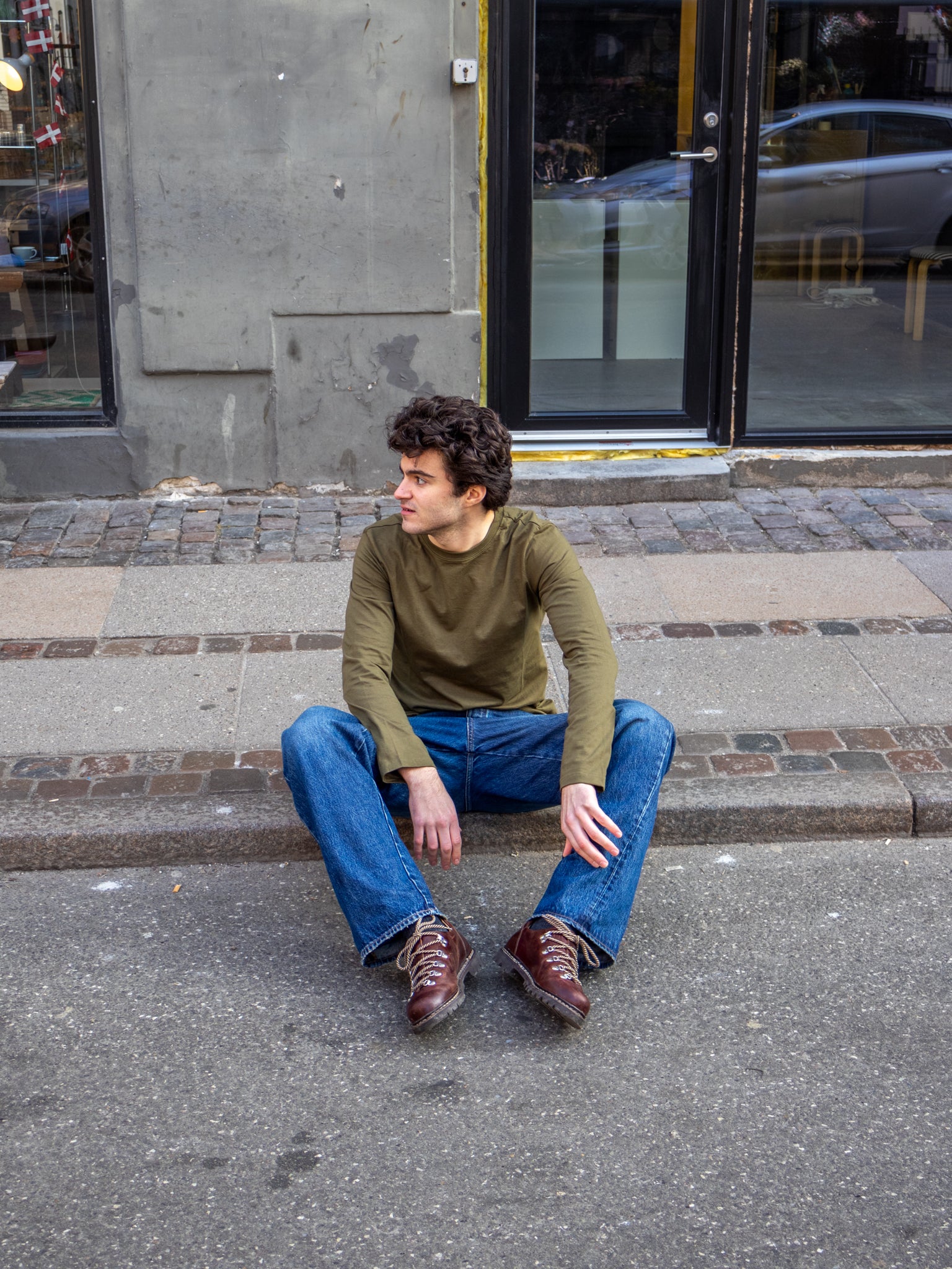 Boris is 183 cm tall and wears size L. | olive green