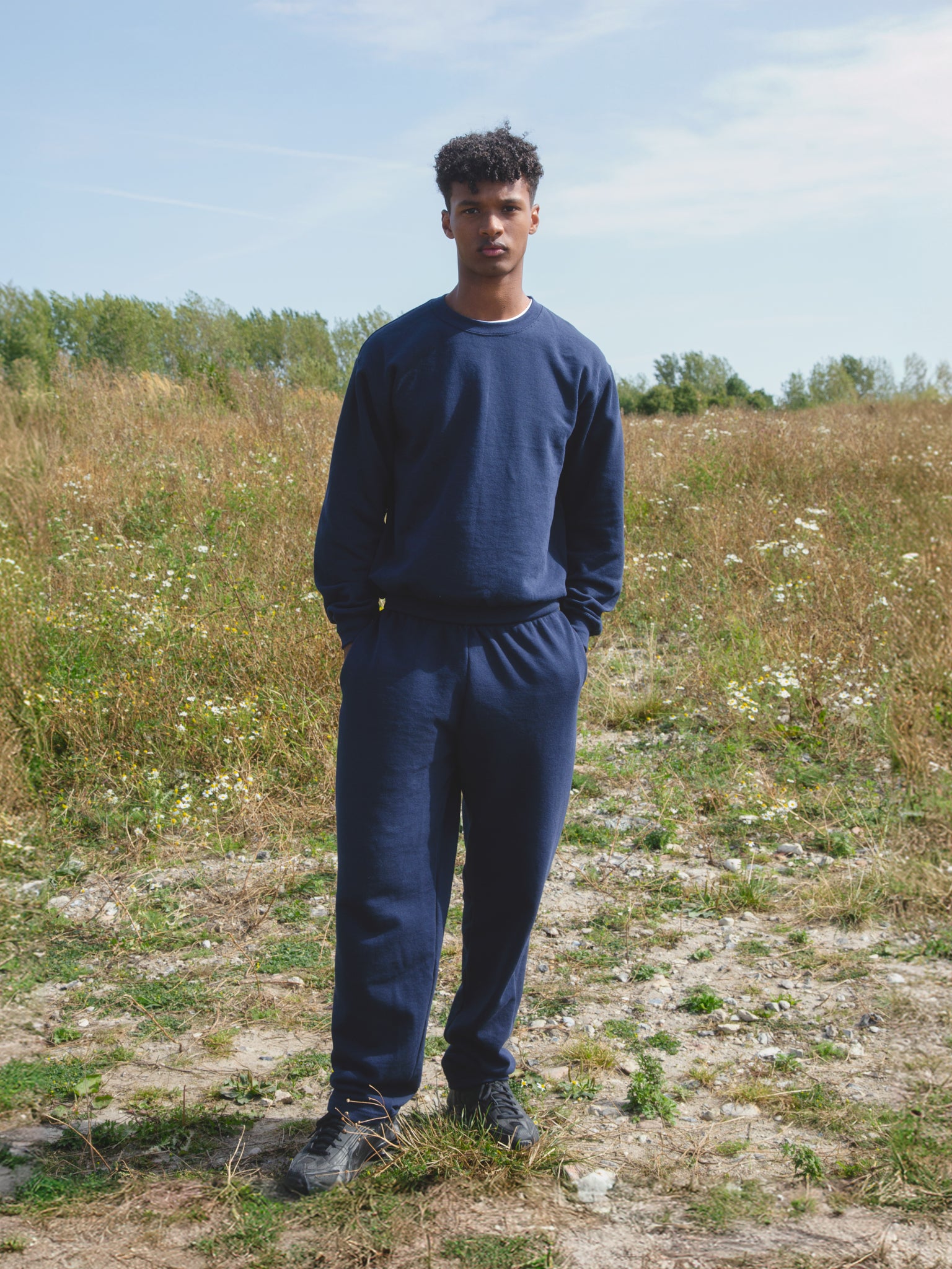 Filip is 185 cm tall and wears size M. | navy.