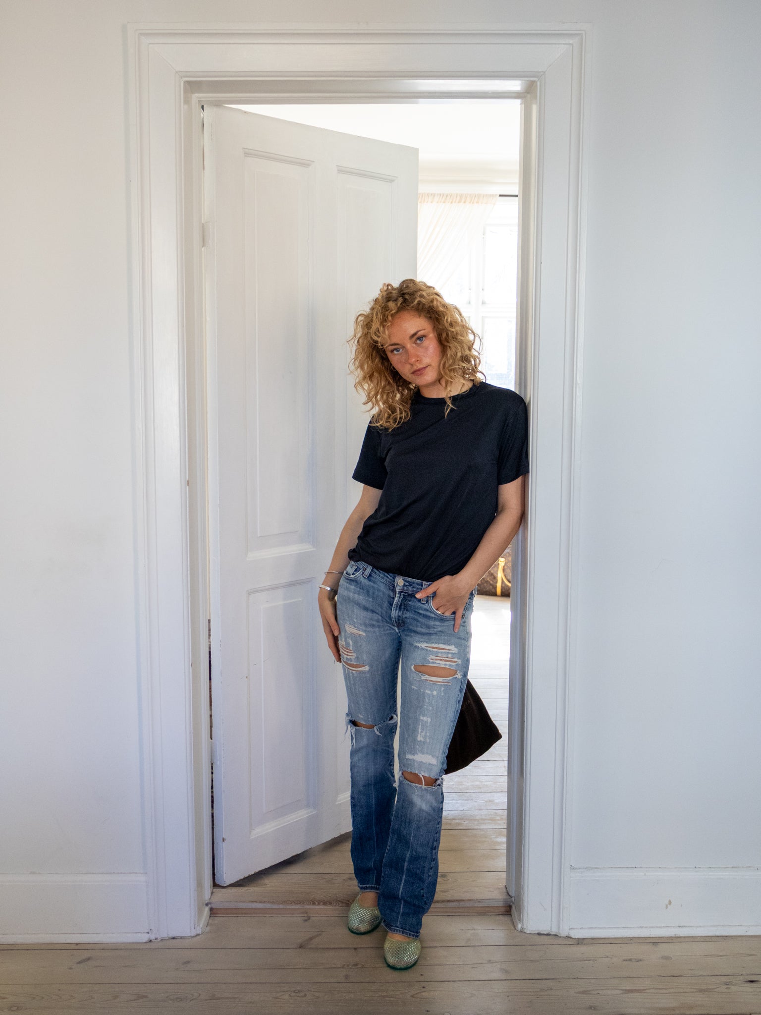 Cecilie is 168 cm tall and wears size S. | black