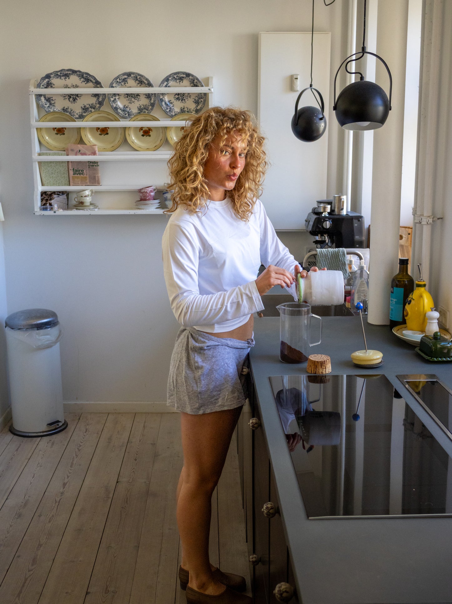 Cecilie is 168 cm tall and wears size S. | white