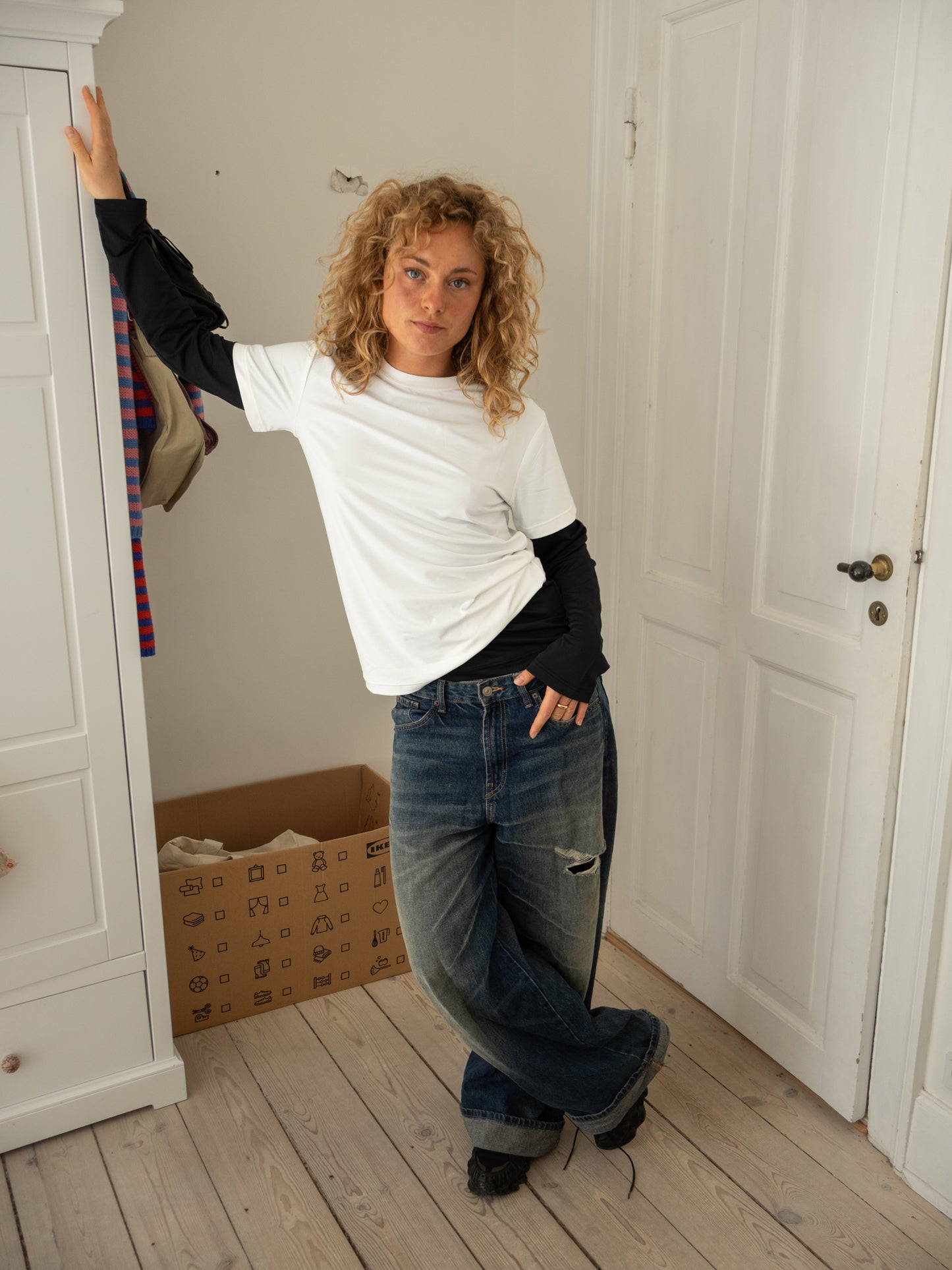 Cecilie is 168 cm tall and wears size S. | black