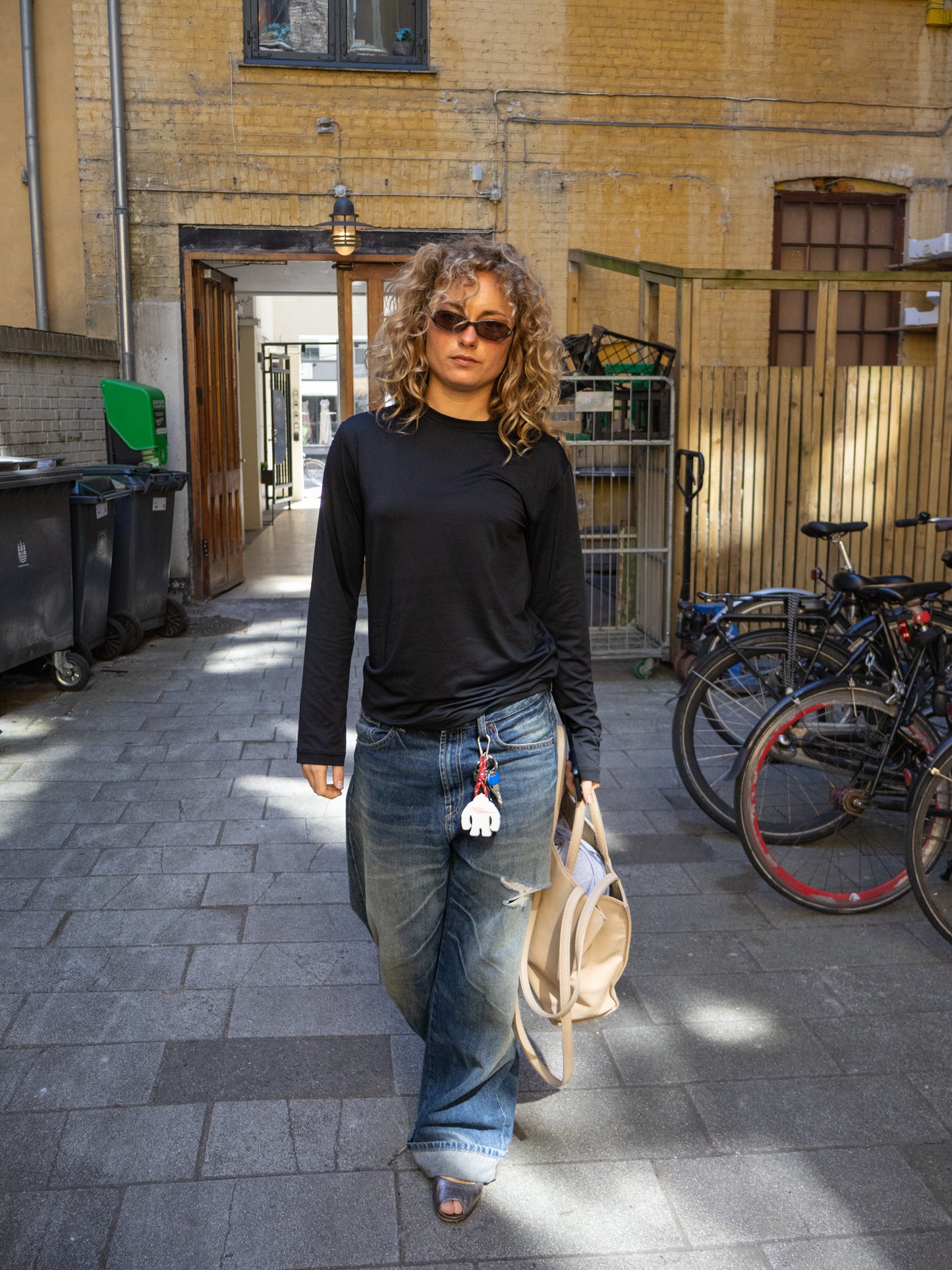 Cecilie is 168 cm tall and wears size S. | black
