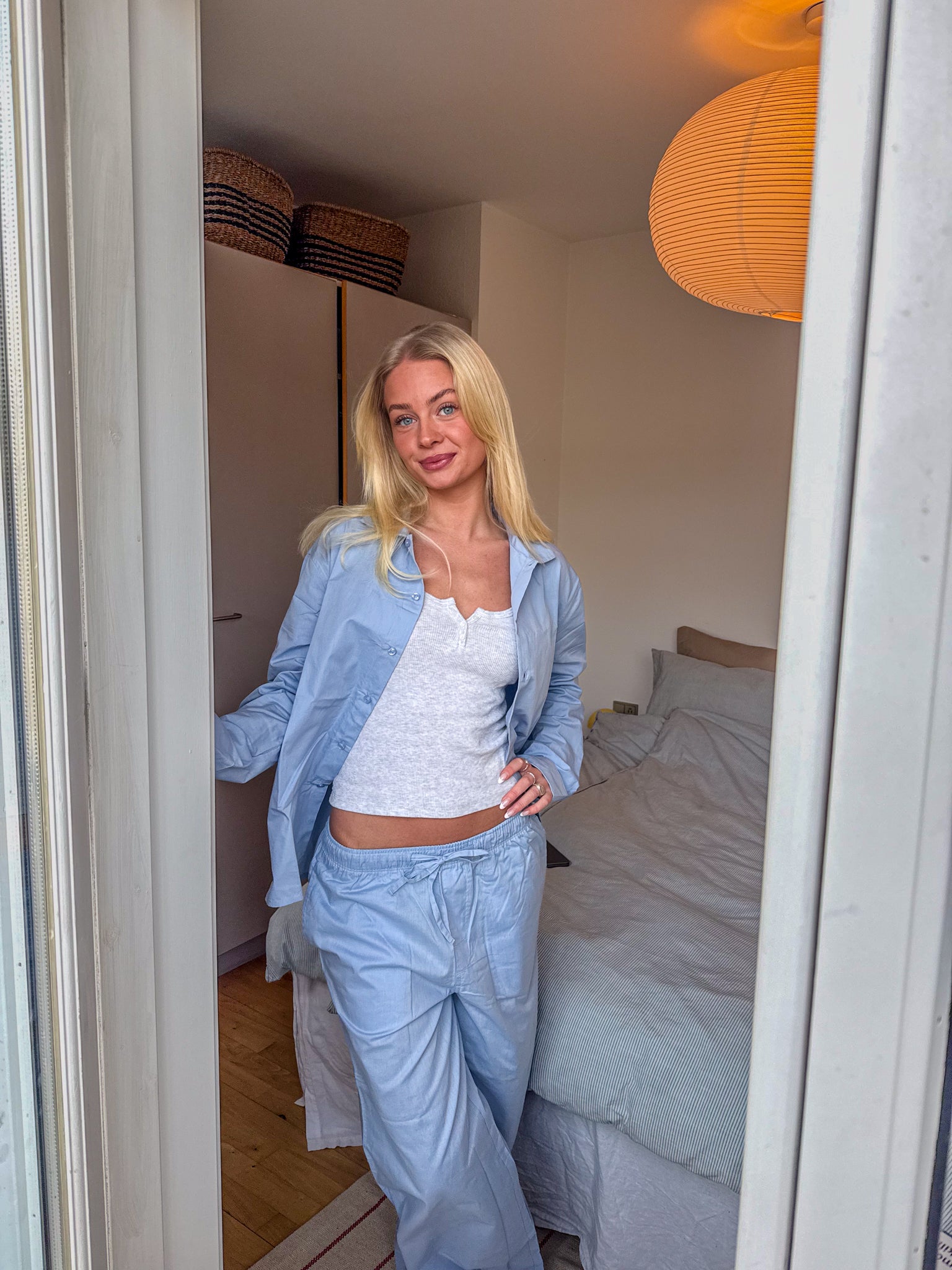 Cille is 165 cm tall and wears size S. | light blue