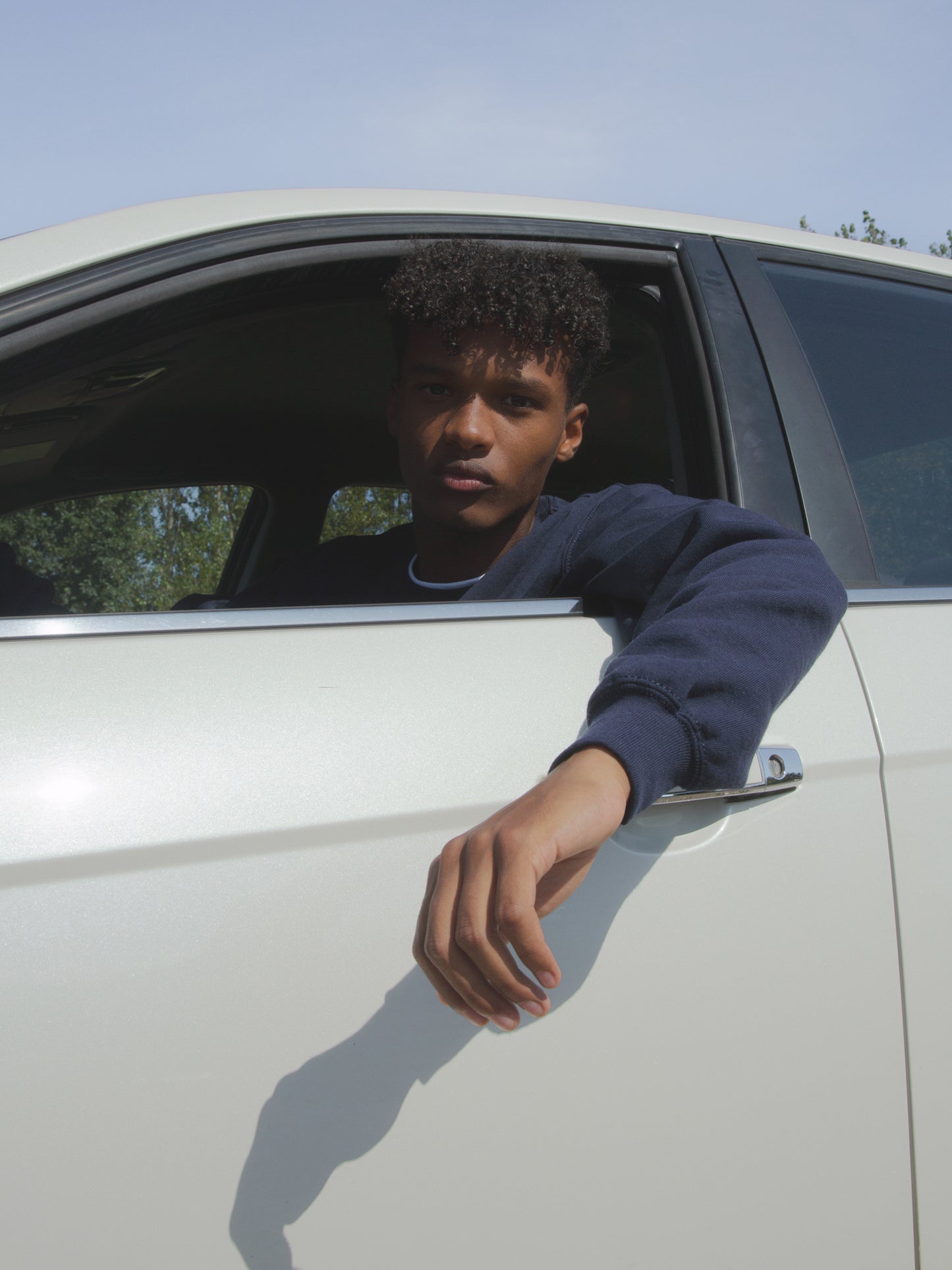 Filip is 185 cm tall and wears size L. | dark blue