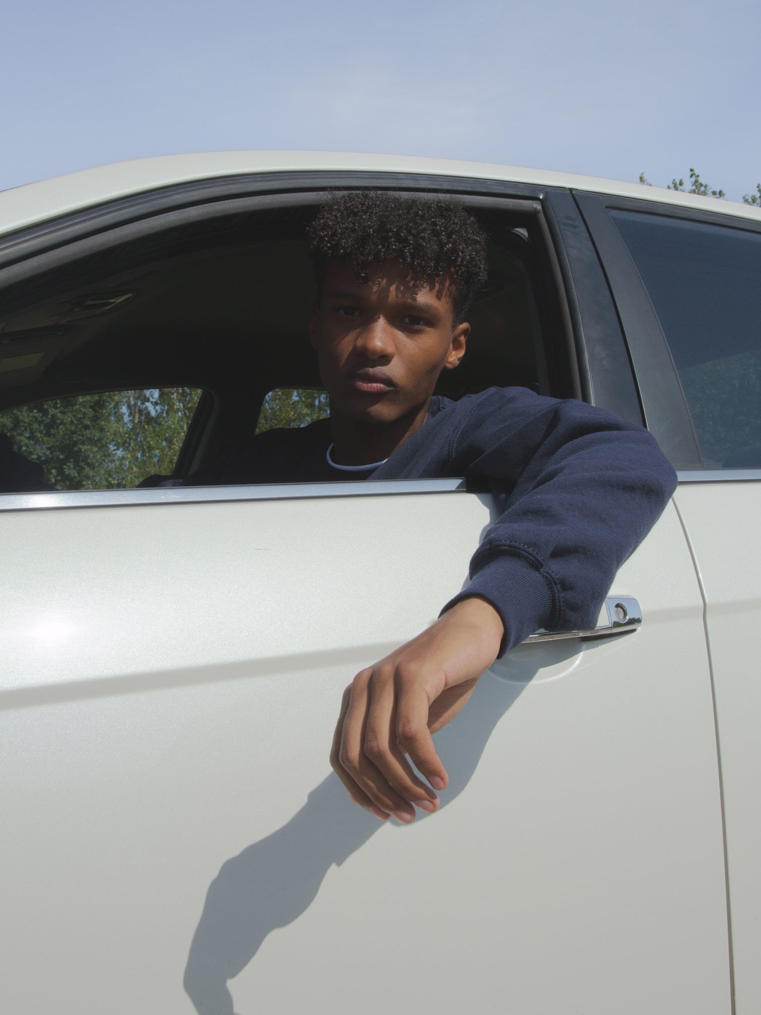 Filip is 185 cm tall and wears size L. | dark blue