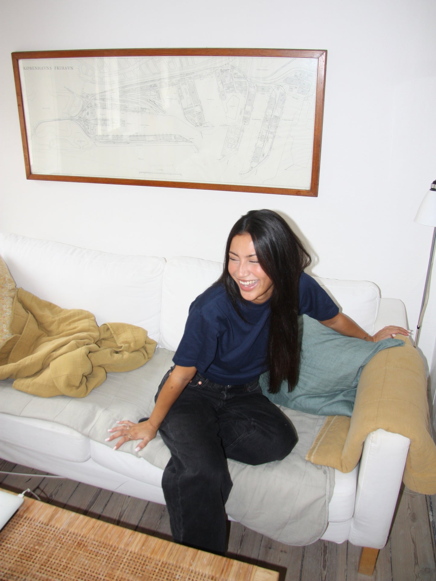 Nanna is 166 and wears size S. | dark blue