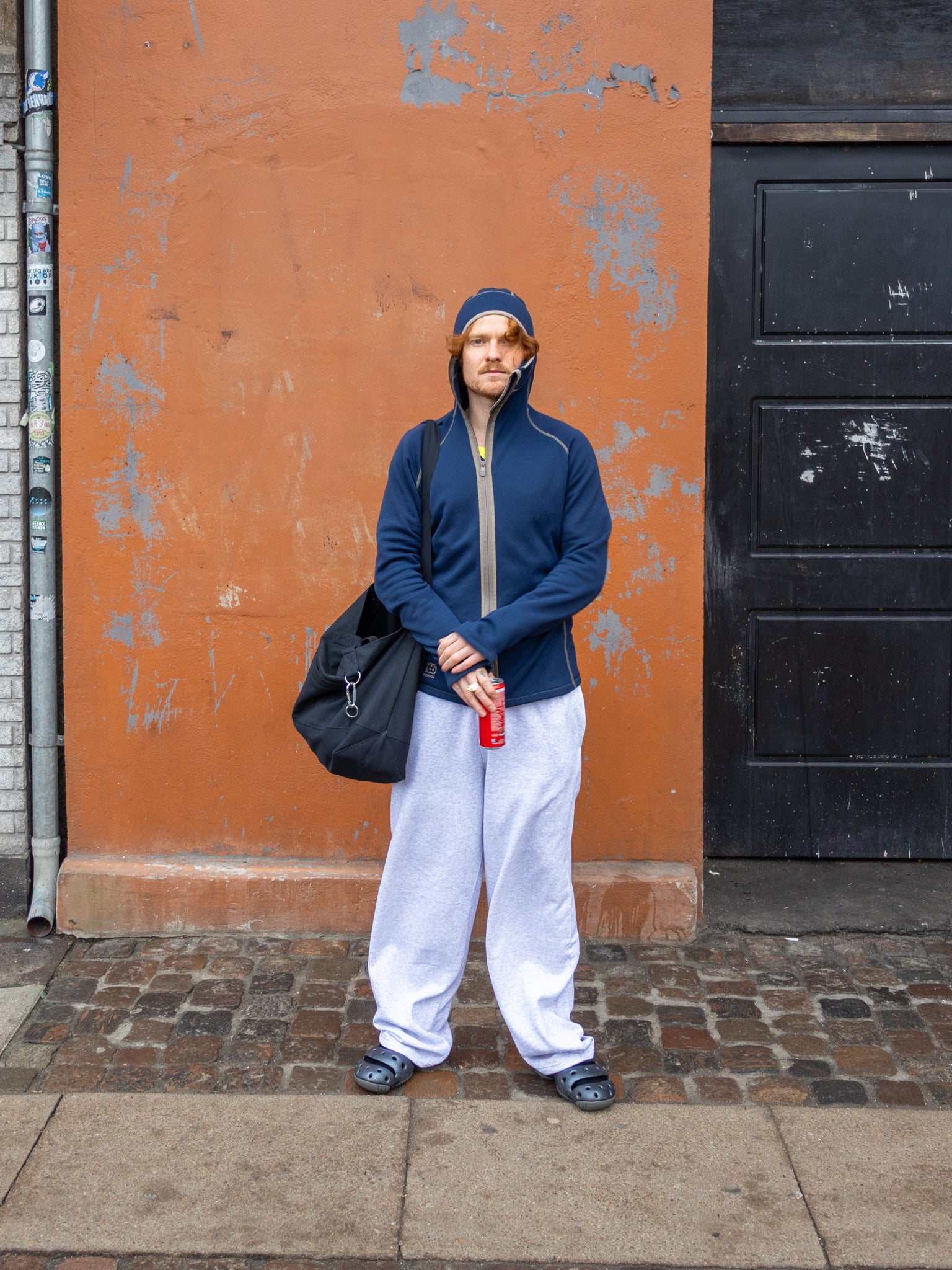 Karl William is 185 cm tall and wears size XL. | grey