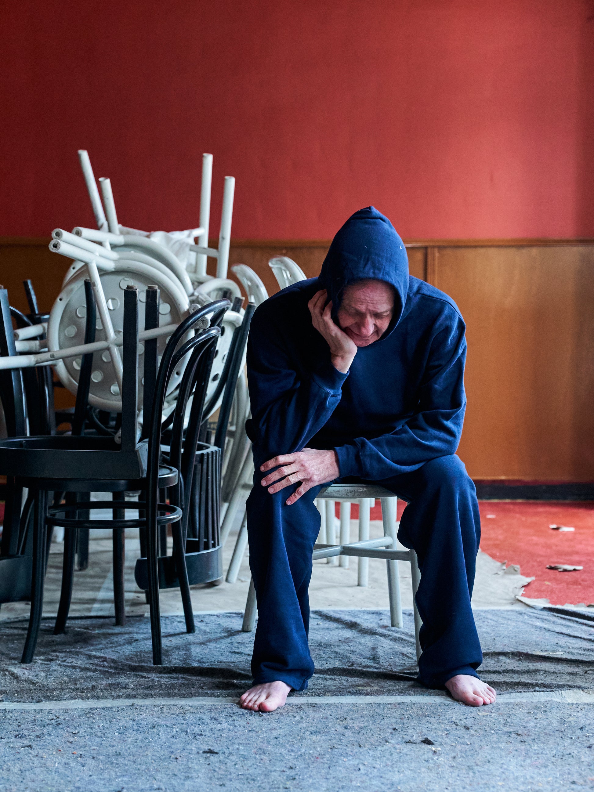 Knud is 183 cm tall and wears size L. | dark blue