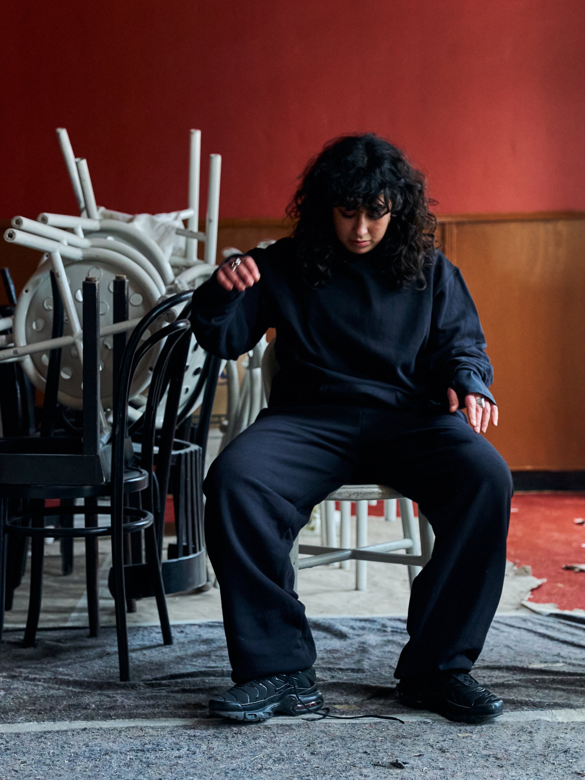 Mina is 165 cm tall and wears size M. | black