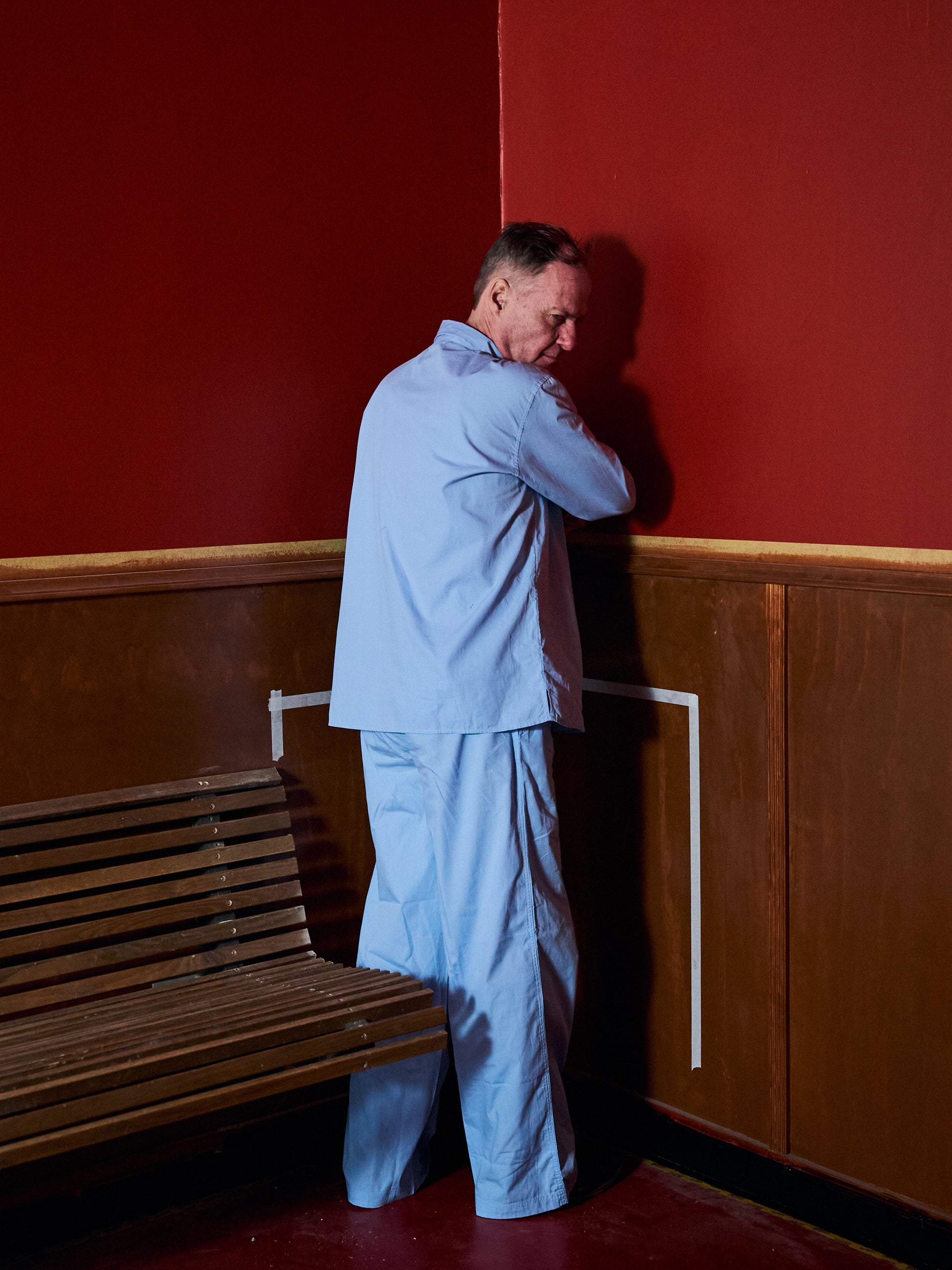 Knud is 183 cm tall and wears size L. | light blue