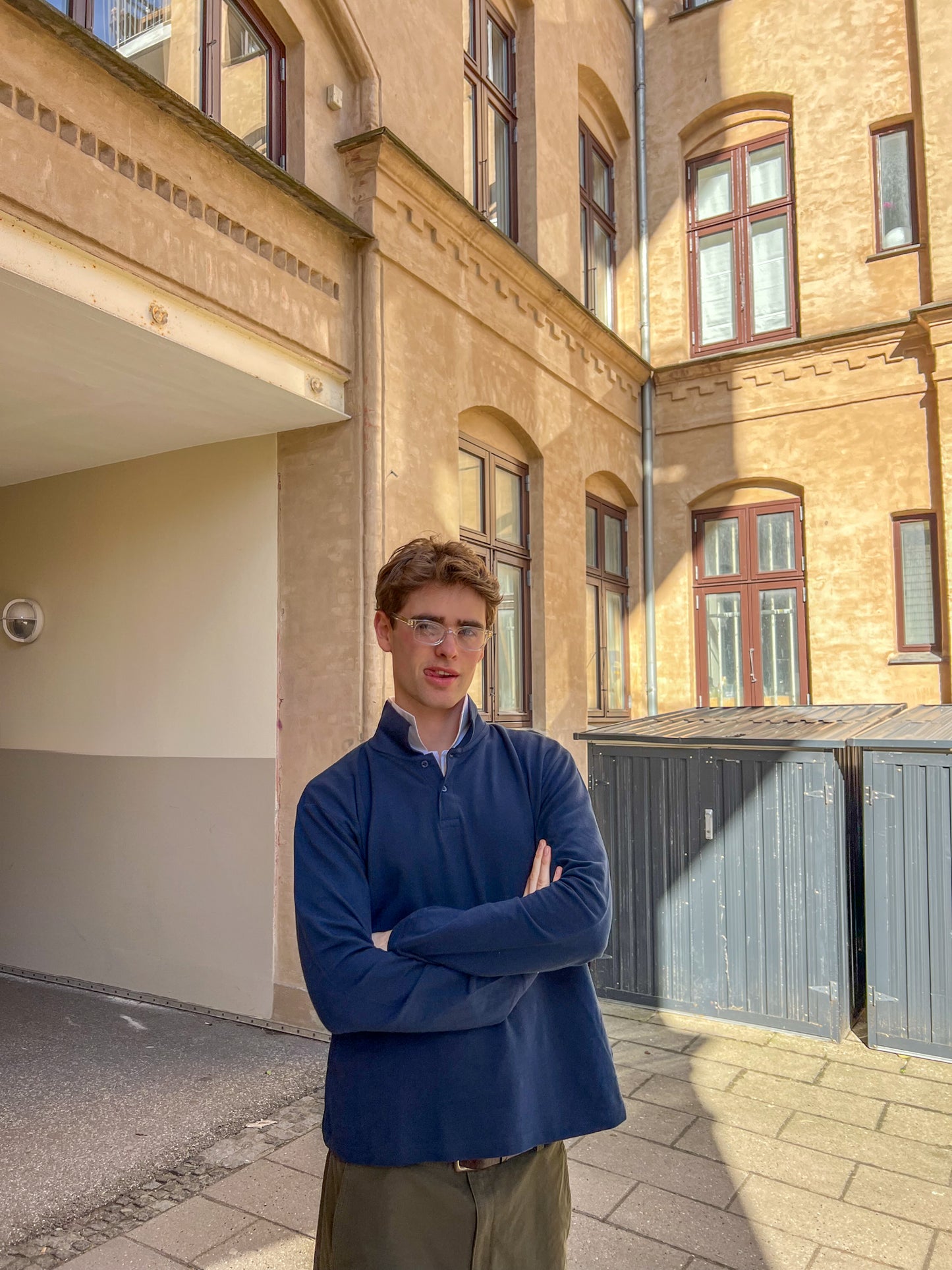 William is 188 cm tall and wears size L. | dark blue