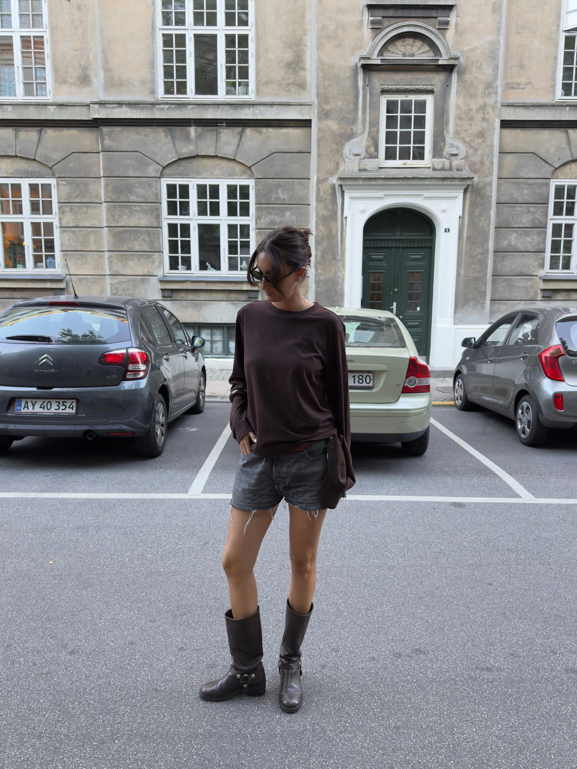 Rose is 176 cm tall and wears size M. | dark brown