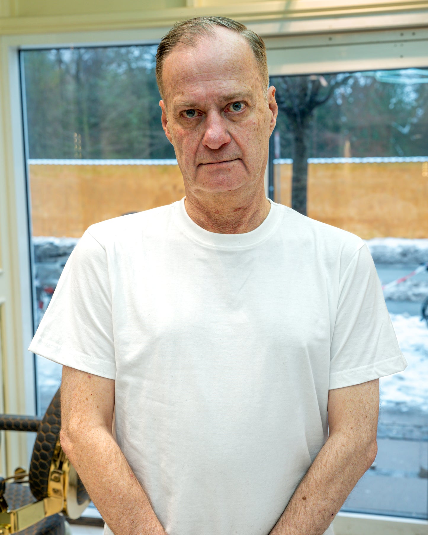 Knud is 183 cm tall and wears size L. | white