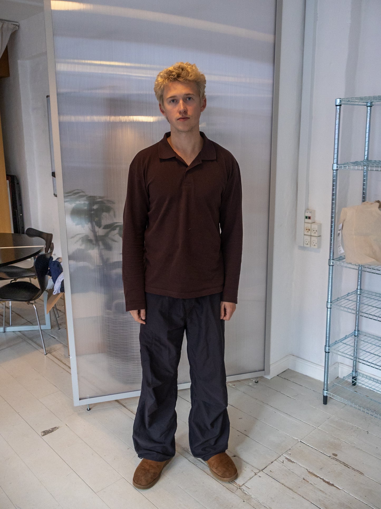 Peter is 188 cm tall and wears size XL. | dark brown