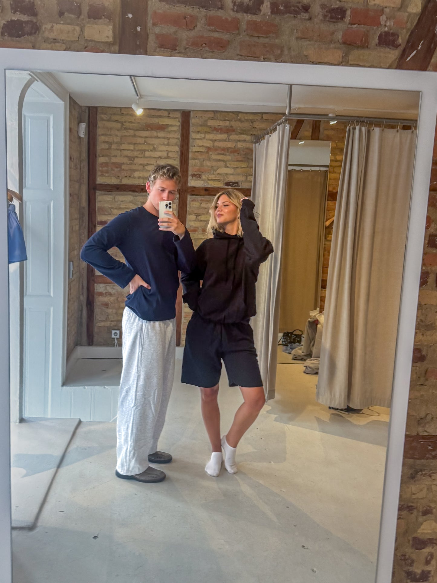 Matilda is 176 cm tall and wears size M. | black