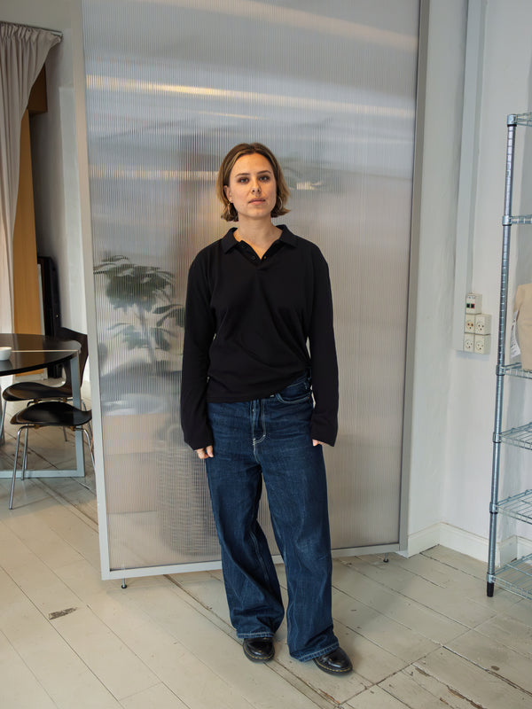 Emma is 167 cm tall and wears size M. | black