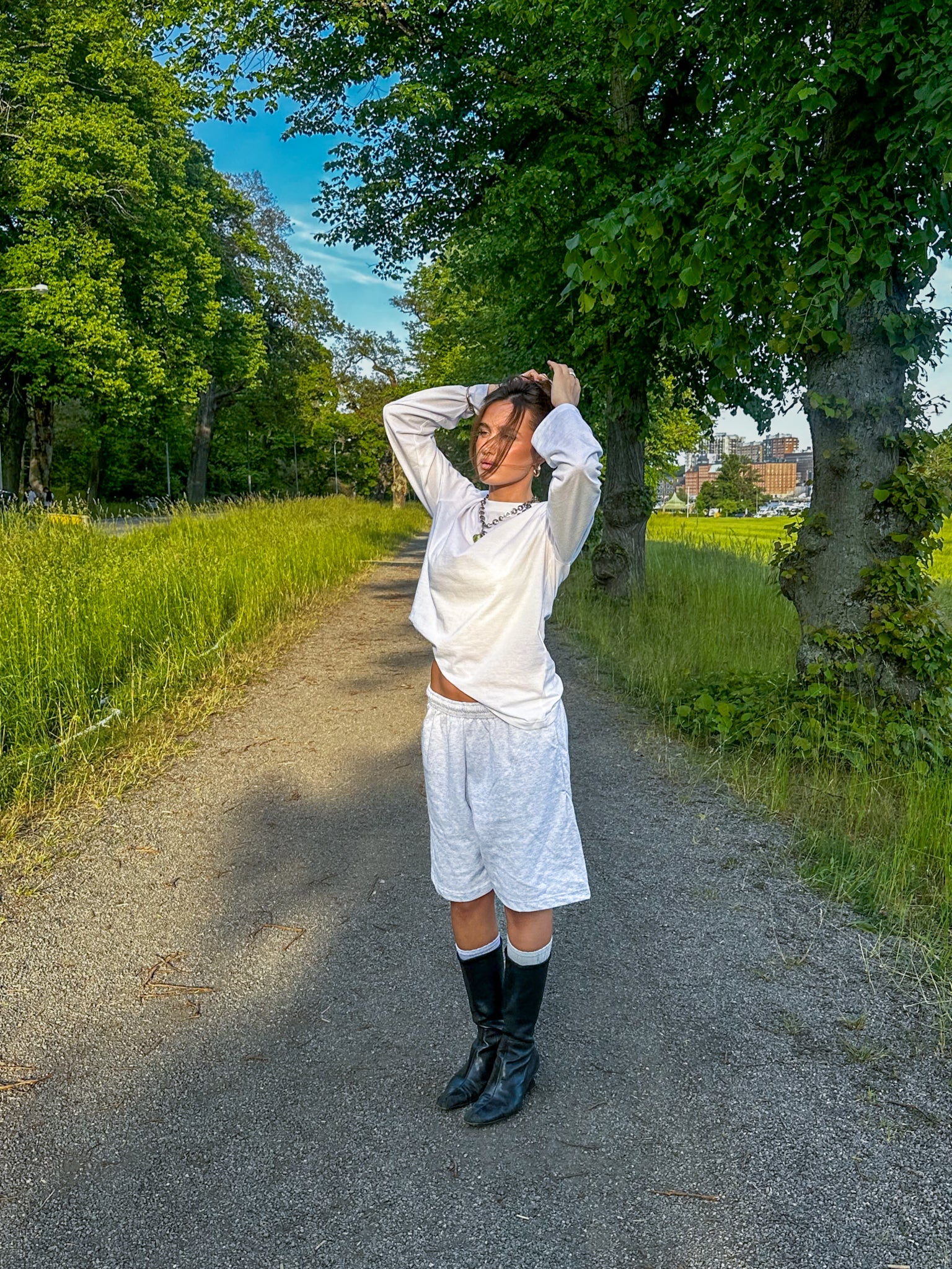 Ulyana is 160 cm tall and wears size S. | white